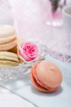 simsearch:400-04855702,k - traditional delicious sweet dessert macarons and coffee on table Photographie de stock - Aubaine LD & Abonnement, Code: 400-07305186