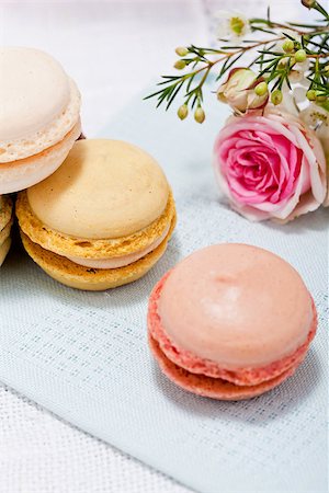 simsearch:400-04855702,k - traditional delicious sweet dessert macarons and coffee on table Photographie de stock - Aubaine LD & Abonnement, Code: 400-07305181