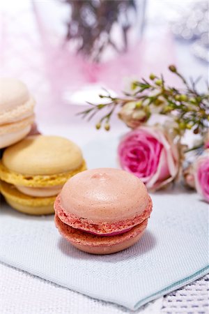 simsearch:400-04855702,k - traditional delicious sweet dessert macarons and coffee on table Photographie de stock - Aubaine LD & Abonnement, Code: 400-07305182