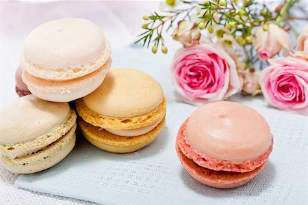simsearch:400-04855702,k - traditional delicious sweet dessert macarons and coffee on table Photographie de stock - Aubaine LD & Abonnement, Code: 400-07305183