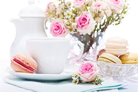 simsearch:400-04855702,k - traditional delicious sweet dessert macarons and coffee on table Photographie de stock - Aubaine LD & Abonnement, Code: 400-07305194