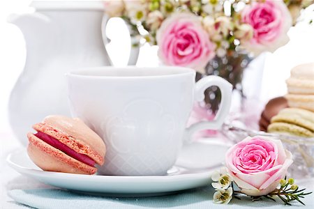 simsearch:400-04855702,k - traditional delicious sweet dessert macarons and coffee on table Photographie de stock - Aubaine LD & Abonnement, Code: 400-07305195