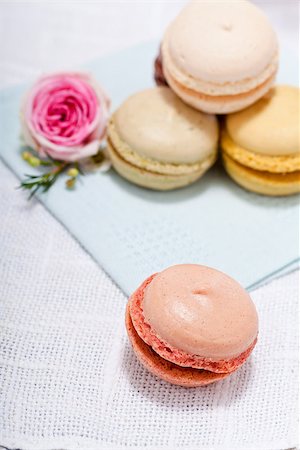 simsearch:400-04855702,k - traditional delicious sweet dessert macarons and coffee on table Photographie de stock - Aubaine LD & Abonnement, Code: 400-07305198