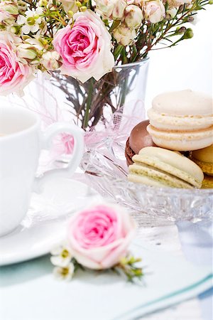 simsearch:400-04855702,k - traditional delicious sweet dessert macarons and coffee on table Photographie de stock - Aubaine LD & Abonnement, Code: 400-07305191