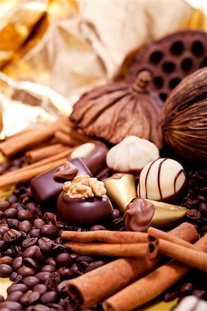 simsearch:400-04295091,k - collection of different sweet chocolate pralines closeup background present sugar Photographie de stock - Aubaine LD & Abonnement, Code: 400-07305219