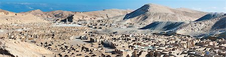 simsearch:6118-09018146,k - Panorama over an abandoned ghost town in desert mountains Stockbilder - Microstock & Abonnement, Bildnummer: 400-07305568