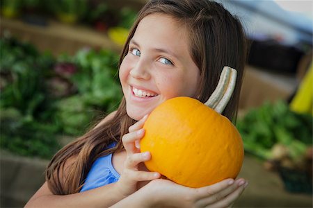 simsearch:400-07179959,k - Pretty Young Girl Having Fun with the Pumpkins at the Market. Stockbilder - Microstock & Abonnement, Bildnummer: 400-07305839
