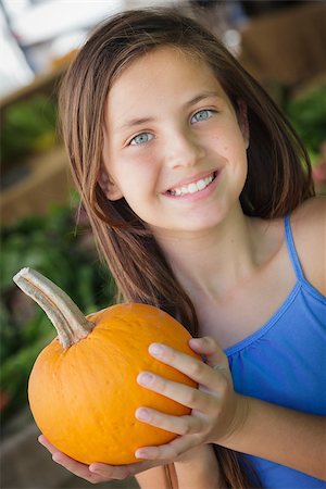simsearch:400-07173780,k - Pretty Young Girl Having Fun with the Pumpkins at the Market. Stockbilder - Microstock & Abonnement, Bildnummer: 400-07305840
