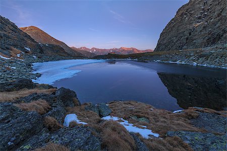simsearch:400-07309307,k - sunset in Caltun lake. Fagaras Mountains, Romania Stockbilder - Microstock & Abonnement, Bildnummer: 400-07306322