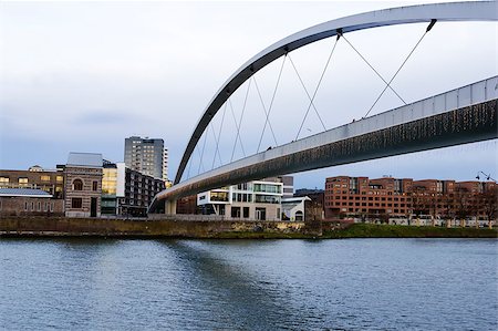 simsearch:851-02962366,k - Big Bridge over the Maas river in Maastricht, Netherlands Foto de stock - Super Valor sin royalties y Suscripción, Código: 400-07306517