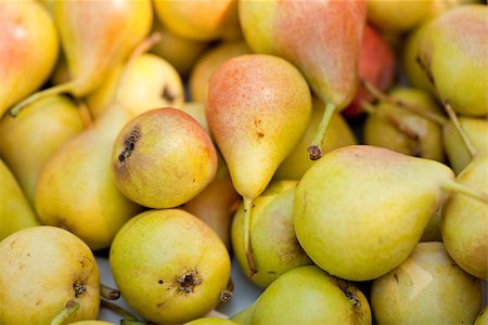 simsearch:400-08530181,k - fresh tasty pear fruit on market outdoor in summer macro closeup Stock Photo - Budget Royalty-Free & Subscription, Code: 400-07306799