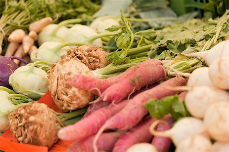 simsearch:622-07841105,k - fresh root vegetable carrot potatoes onion beet on market in summer Stock Photo - Budget Royalty-Free & Subscription, Code: 400-07306804