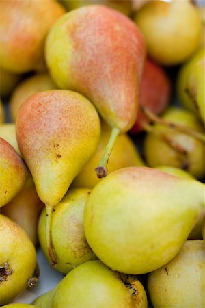 simsearch:400-08530181,k - fresh tasty pear fruit on market outdoor in summer macro closeup Stock Photo - Budget Royalty-Free & Subscription, Code: 400-07306800