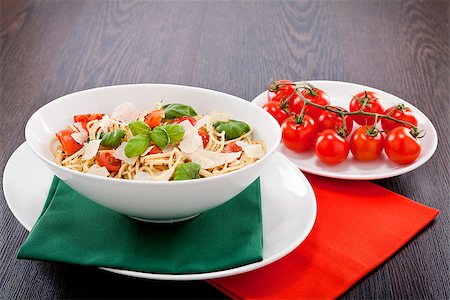 simsearch:400-04341378,k - fresh tasty pasta spaghetti with tomatoes parmesan and basil on table Fotografie stock - Microstock e Abbonamento, Codice: 400-07307155