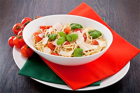 simsearch:400-04341378,k - fresh tasty pasta spaghetti with tomatoes parmesan and basil on table Fotografie stock - Microstock e Abbonamento, Codice: 400-07307156