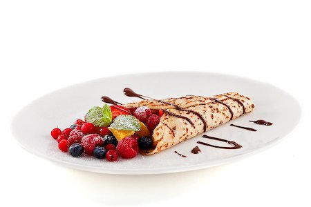 simsearch:400-08071201,k - fresh tasty homemade crepe pancake with chocolate sauce fruits and berries Photographie de stock - Aubaine LD & Abonnement, Code: 400-07307177