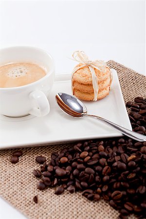 simsearch:400-07299272,k - fresh aromatic coffee and cookies on wooden table Fotografie stock - Microstock e Abbonamento, Codice: 400-07307189