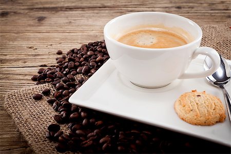 simsearch:400-07299272,k - fresh aromatic coffee and cookies on wooden table Fotografie stock - Microstock e Abbonamento, Codice: 400-07307198