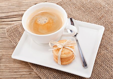 simsearch:400-07299272,k - fresh aromatic coffee and cookies on wooden table Fotografie stock - Microstock e Abbonamento, Codice: 400-07307200