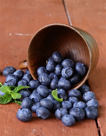 simsearch:400-06698338,k - fresh organic ripe blueberries in a wooden bowl Stock Photo - Budget Royalty-Free & Subscription, Code: 400-07307945