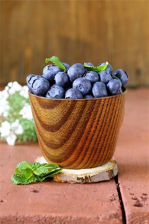 simsearch:400-06698338,k - fresh organic ripe blueberries in a wooden bowl Stock Photo - Budget Royalty-Free & Subscription, Code: 400-07307943