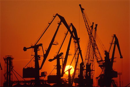 simsearch:400-04805936,k - sunset in the harbor with cranes Photographie de stock - Aubaine LD & Abonnement, Code: 400-07308535