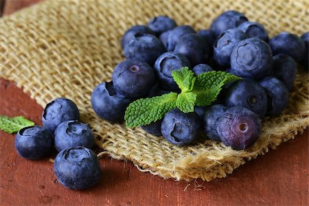 simsearch:400-06698338,k - fresh organic ripe blueberries on a wooden table Stock Photo - Budget Royalty-Free & Subscription, Code: 400-07308626