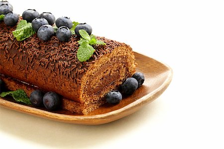 simsearch:400-07515721,k - chocolate biscuit roll garnished with mint leaves and blueberries Foto de stock - Super Valor sin royalties y Suscripción, Código: 400-07309313