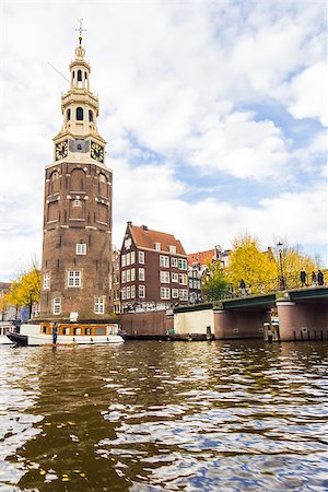 View on a canal in Amsterdam in late autumn Stockbilder - Microstock & Abonnement, Bildnummer: 400-07300635