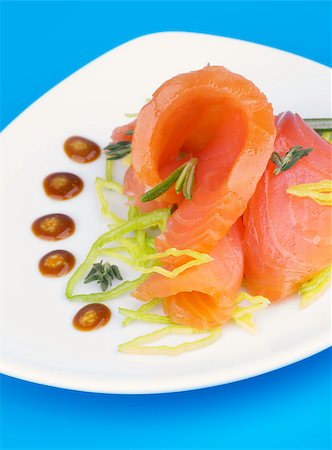 simsearch:400-07039898,k - Delicious Snack with Smoked Salmon, Chopped Leek and Mustard Sauce on White Plate closeup on Blue background Foto de stock - Royalty-Free Super Valor e Assinatura, Número: 400-07301636