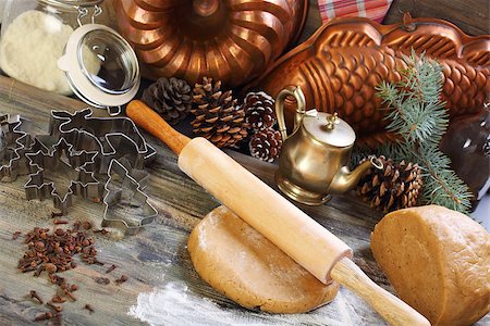 simsearch:400-06693299,k - Copper molds for cooking gingerbread and spicy dough on the old kitchen. Foto de stock - Super Valor sin royalties y Suscripción, Código: 400-07301909