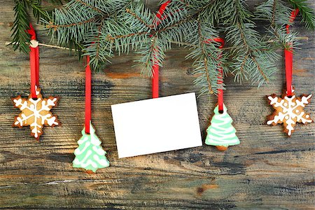 simsearch:400-07614271,k - Card, Christmas cookies and spruce branches on a wooden wall. Foto de stock - Super Valor sin royalties y Suscripción, Código: 400-07301914