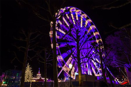 Turning Ferris wheel on achristmas market, Maastricht, the Netherlands Stockbilder - Microstock & Abonnement, Bildnummer: 400-07302177