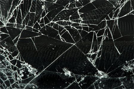 simsearch:400-04667691,k - Broken glass. Close up studio shot Stockbilder - Microstock & Abonnement, Bildnummer: 400-07302325