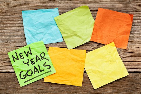 pixelsaway (artist) - New Year goals - handwriting on a sticky note against grained wood with blank notes Foto de stock - Royalty-Free Super Valor e Assinatura, Número: 400-07302849