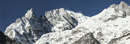 Mont Blanc: panorama from Courmayeur, Aosta Valley - Italy Foto de stock - Royalty-Free Super Valor e Assinatura, Número: 400-07303005