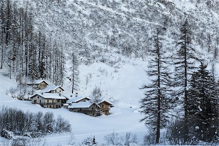 Village in the Val Ferret, winter landscape - Italy Foto de stock - Royalty-Free Super Valor e Assinatura, Número: 400-07303007