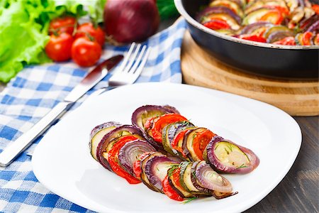 simsearch:400-07479107,k - Delicious freshly cooked ratatouille on a plate Stock Photo - Budget Royalty-Free & Subscription, Code: 400-07303011