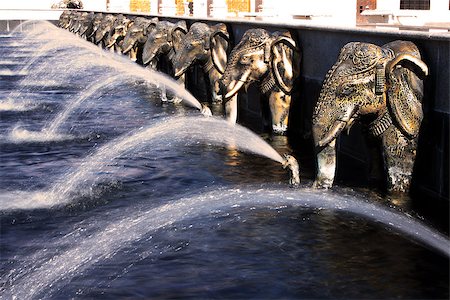 simsearch:400-04571119,k - Elephants water fountain at Religious place of worship, BAPS Swaminarayan Sanstha Hindu Mandir Temple made of marble in Lilburn, Atlanta. Foto de stock - Royalty-Free Super Valor e Assinatura, Número: 400-07303082