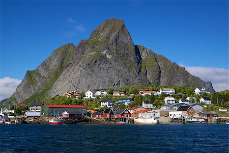 simsearch:400-06946273,k - Fishing port in picturesque town of Reine on Lofoten islands in Norway Photographie de stock - Aubaine LD & Abonnement, Code: 400-07303222