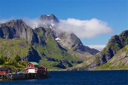 simsearch:400-06946229,k - Picturesque mountain peaks towering above fjord on Lofoten islands in Norway Foto de stock - Super Valor sin royalties y Suscripción, Código: 400-07303247