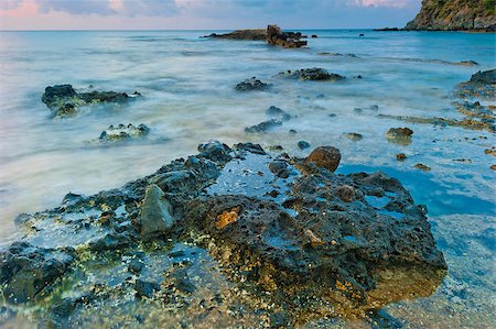 simsearch:400-05333534,k - racy stone sea at dawn in flowing water Stockbilder - Microstock & Abonnement, Bildnummer: 400-07303318