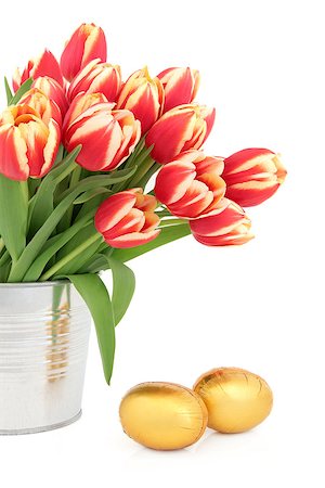 simsearch:400-06356460,k - Tulip flower arrangement with easter eggs over white background. Foto de stock - Super Valor sin royalties y Suscripción, Código: 400-07303360