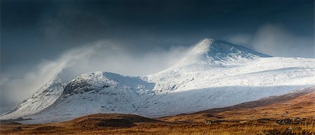 rannoch - Clach Leathad hidden in cloud with the summit of Meall a Bhuiridh just clear of clouds for a few minutes on a winter day Viewed from Rannoch Moor Photographie de stock - Aubaine LD & Abonnement, Code: 400-07303579