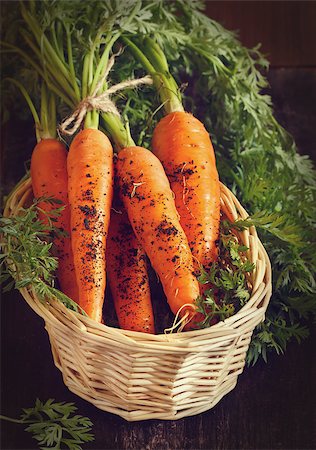 simsearch:400-07982459,k - Fresh kitchen garden carrots in a basket. Foto de stock - Super Valor sin royalties y Suscripción, Código: 400-07314776
