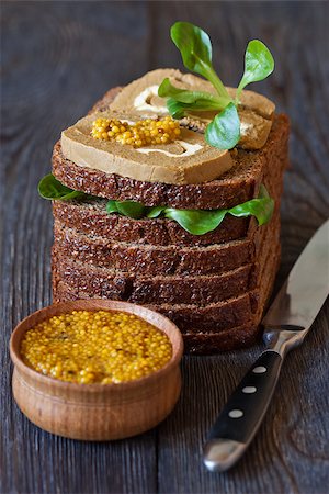 simsearch:400-05881424,k - Delicious  liver pate on rye bread with butter and mustard. Stockbilder - Microstock & Abonnement, Bildnummer: 400-07314792