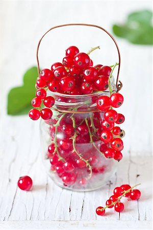 simsearch:400-04423672,k - Fresh redcurrant in a glass jar close-up. Stockbilder - Microstock & Abonnement, Bildnummer: 400-07314807