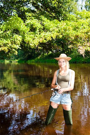 simsearch:400-07501738,k - woman fishing in Jizera river, Czech Republic Photographie de stock - Aubaine LD & Abonnement, Code: 400-07314860