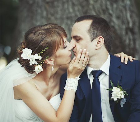 simsearch:400-07332647,k - Young wedding couple. Groom and bride together. Stockbilder - Microstock & Abonnement, Bildnummer: 400-07314990