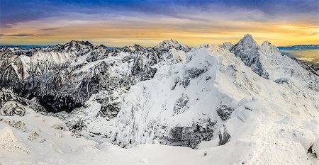 simsearch:400-04765849,k - Panoramic view of winter mountains at colorful sunset, High Tatras, Slovakia Foto de stock - Royalty-Free Super Valor e Assinatura, Número: 400-07315049
